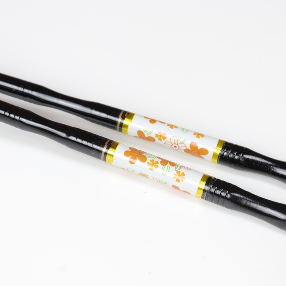 2 Pairs Of Wooden Chinese Chopsticks With Rest - Picture 2 of 3